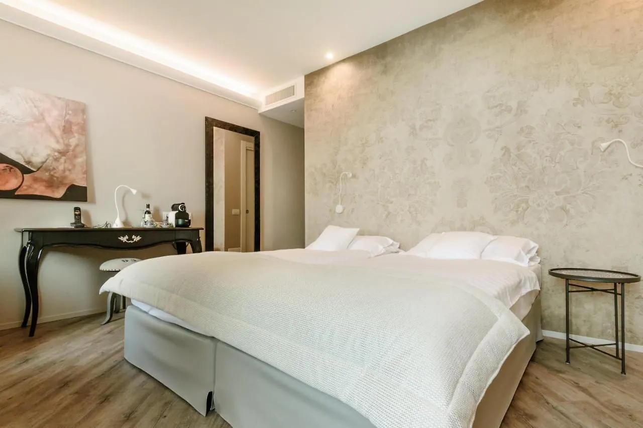 ****  Camin Hotel Colmegna Luino Italia